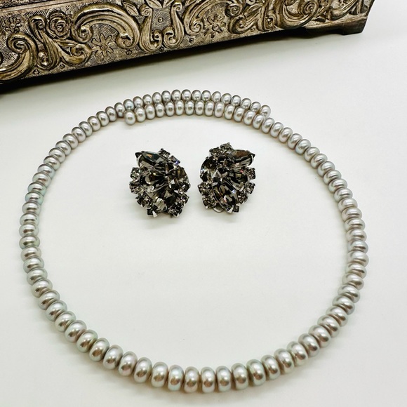 🔥Vintage Pearl Choker Necklace & Rhinestone Clip Earrings - Picture 14 of 16